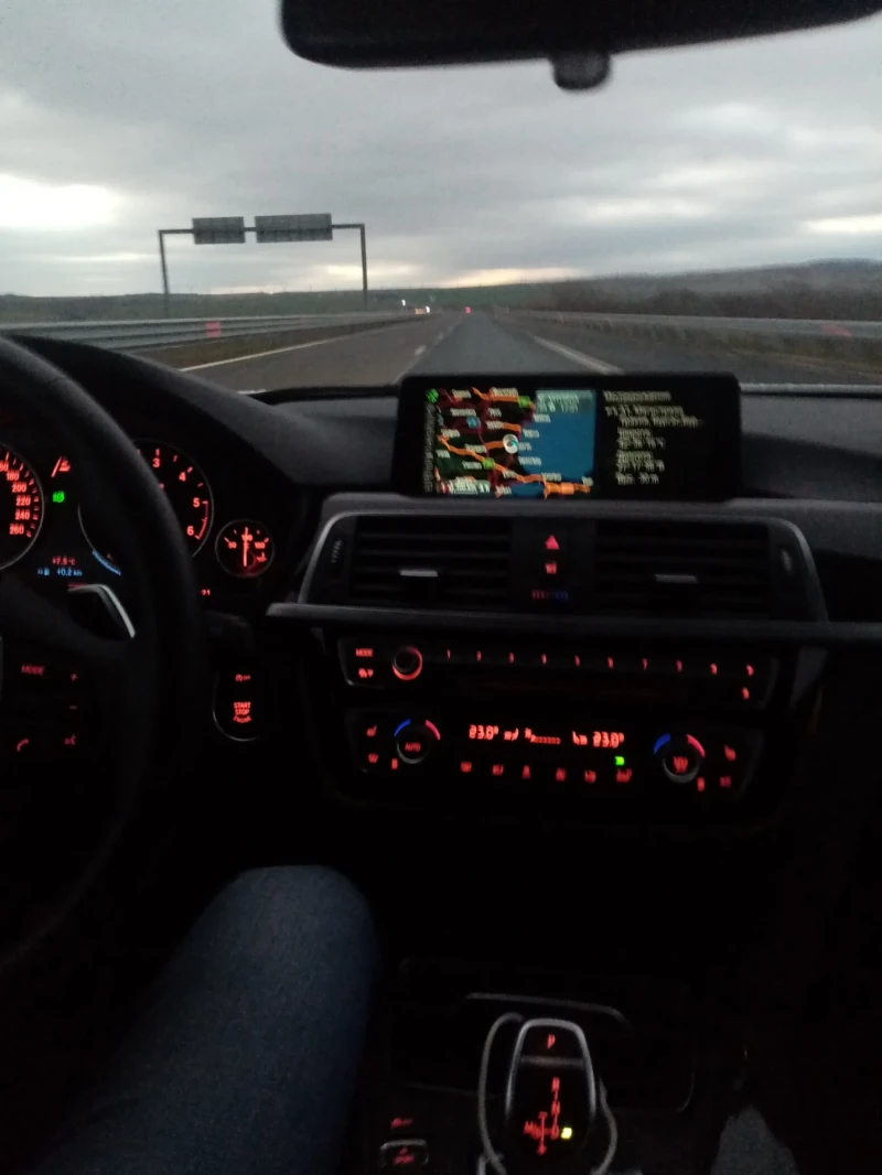 BMW 320  Xdrive Facelift Luxury , снимка 10 - Автомобили и джипове - 52335395