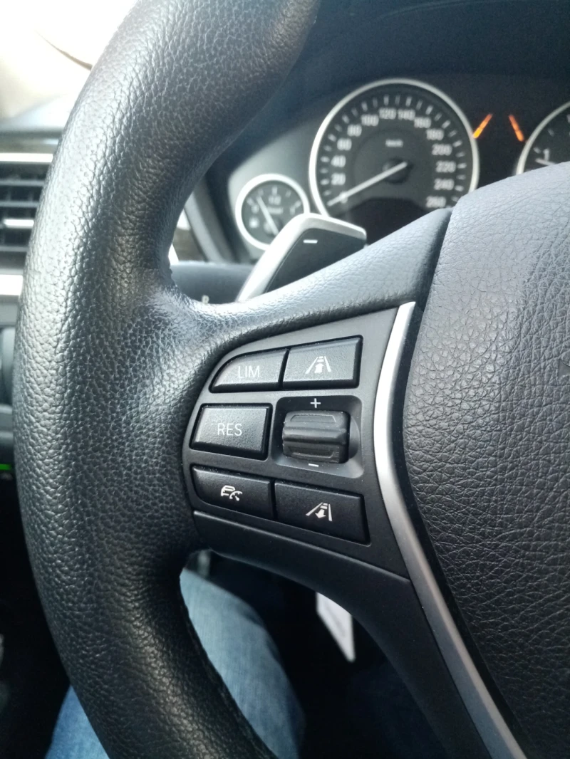 BMW 320  Xdrive Facelift Luxury , снимка 12 - Автомобили и джипове - 52335395