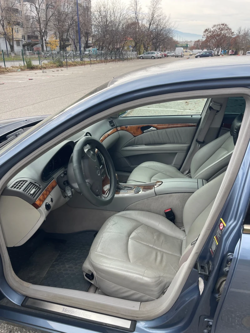 Mercedes-Benz E 320, снимка 5 - Автомобили и джипове - 52567842