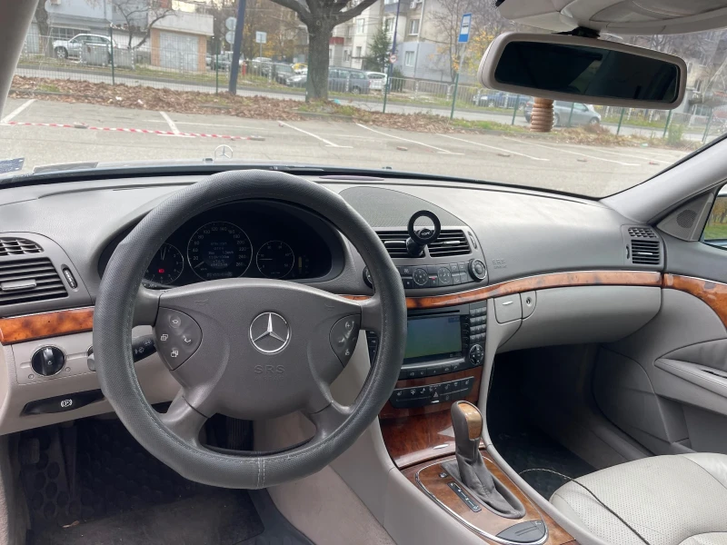 Mercedes-Benz E 320, снимка 6 - Автомобили и джипове - 52567842