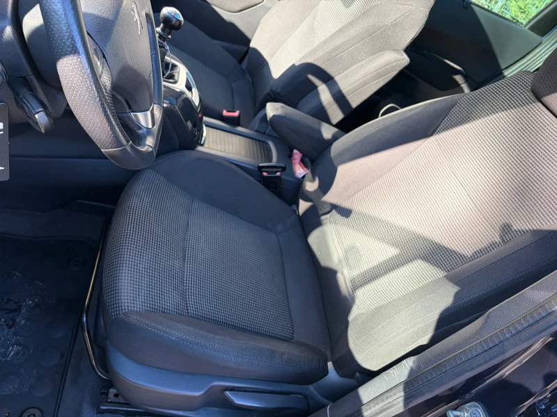 Peugeot 5008 2.0HDi, снимка 12 - Автомобили и джипове - 52939294