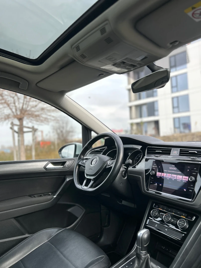 VW Touran DSG* Масаж* Панорама* FULL LED, снимка 12 - Автомобили и джипове - 53392967