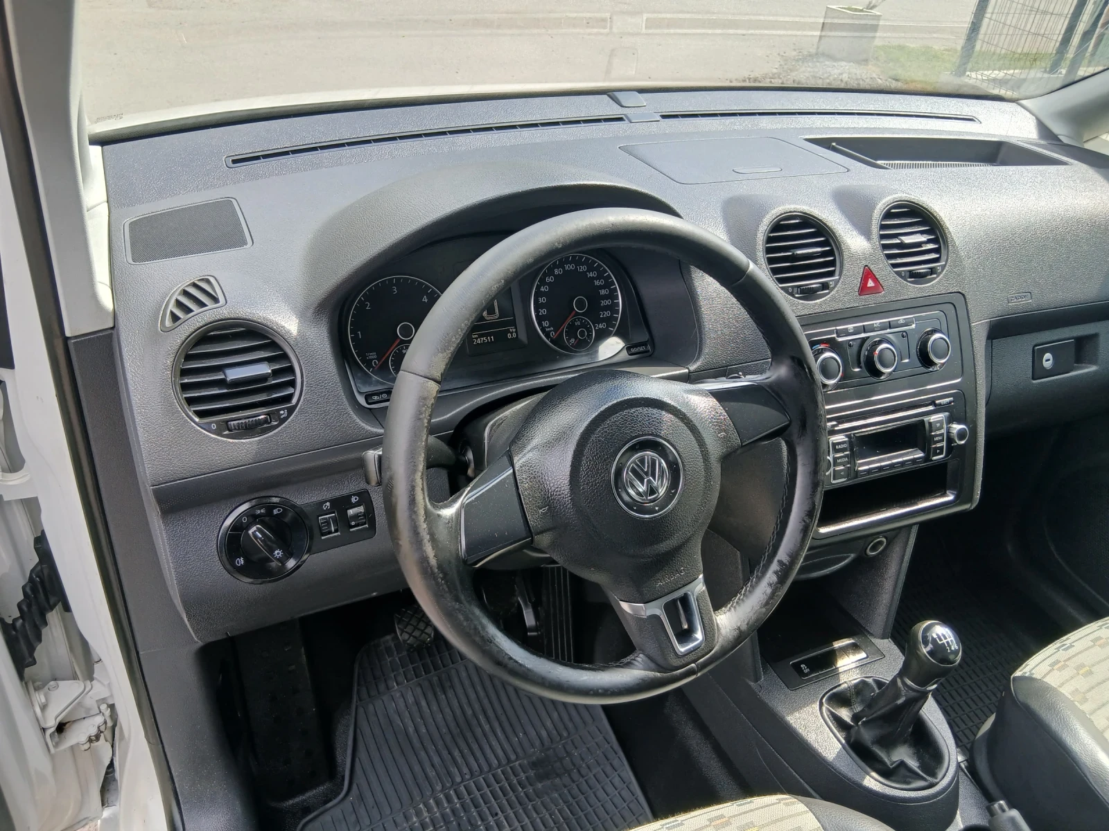 VW Caddy 2TDI 4X4 - изображение 10