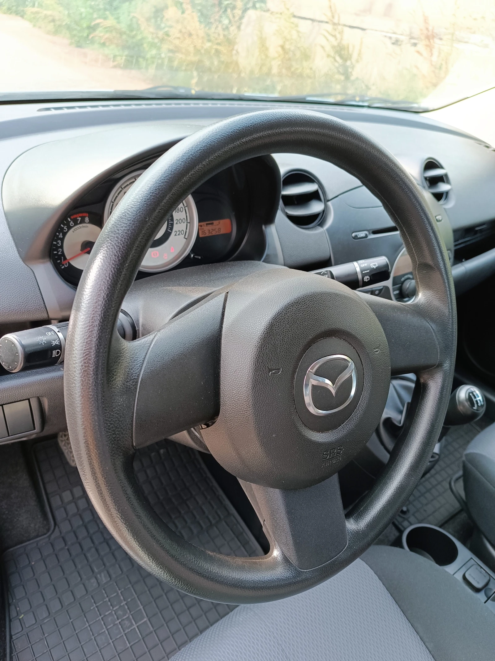 Mazda 2 1.3i | Mobile.bg   12