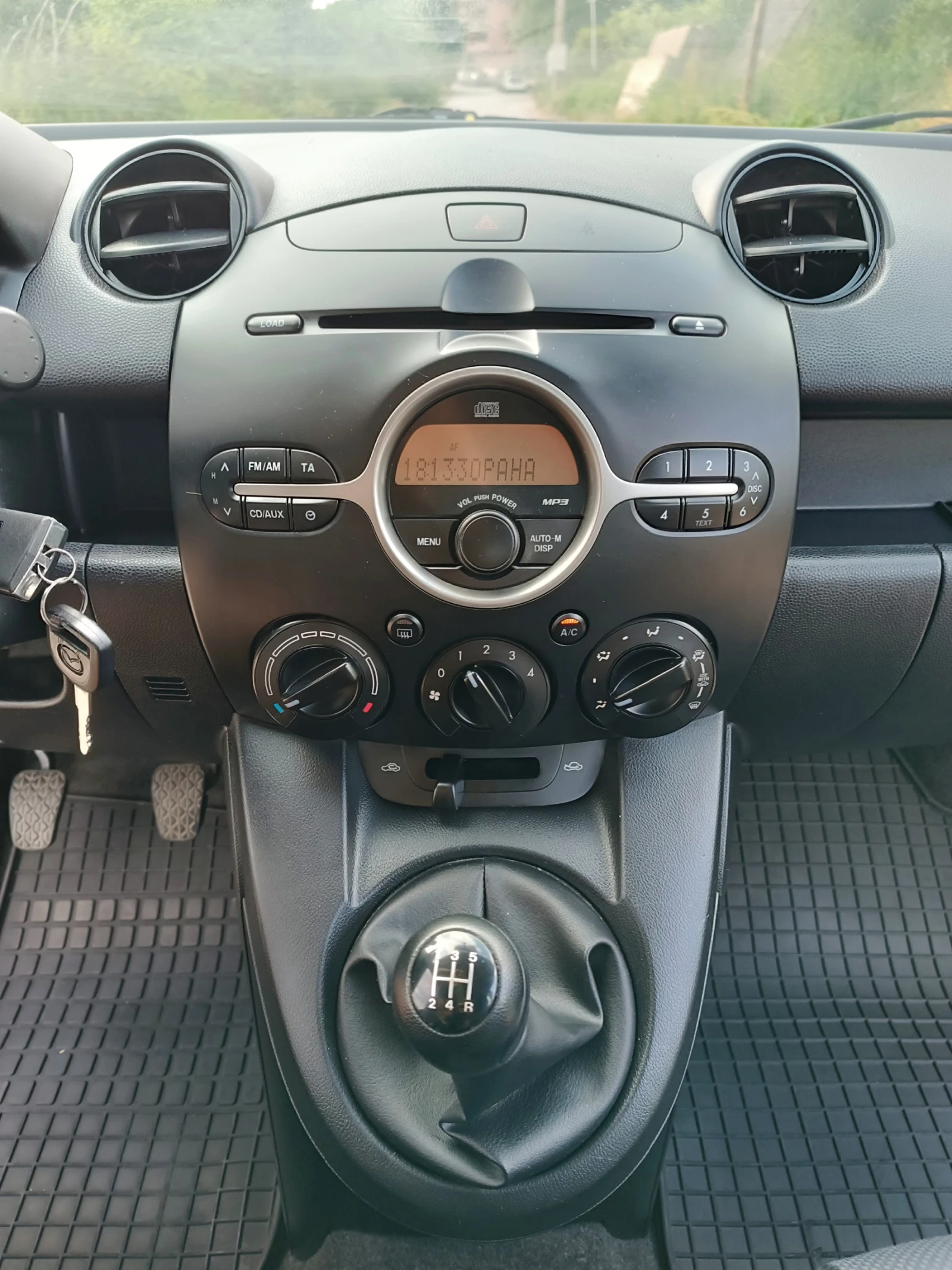 Mazda 2 1.3i | Mobile.bg   13