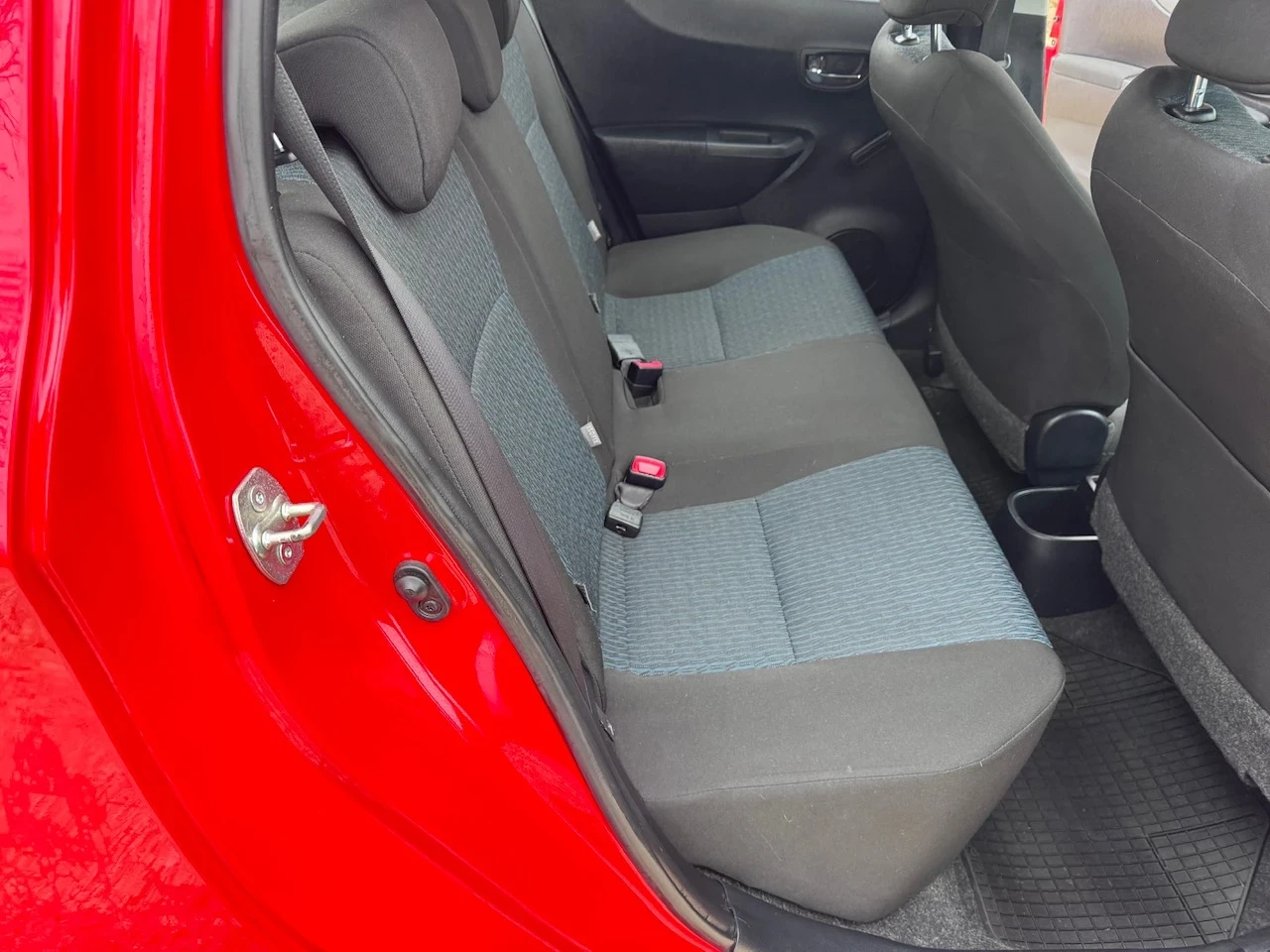 Toyota Yaris 1.33i Автоматик 93400км - изображение 10