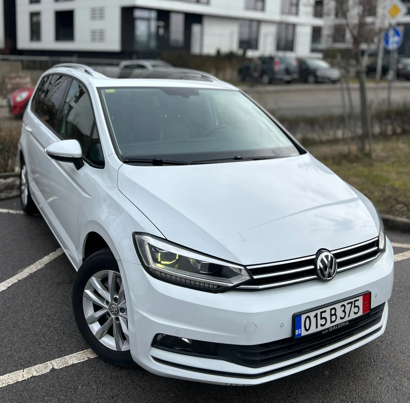 VW Touran DSG* Масаж* Панорама* FULL LED - изображение 2