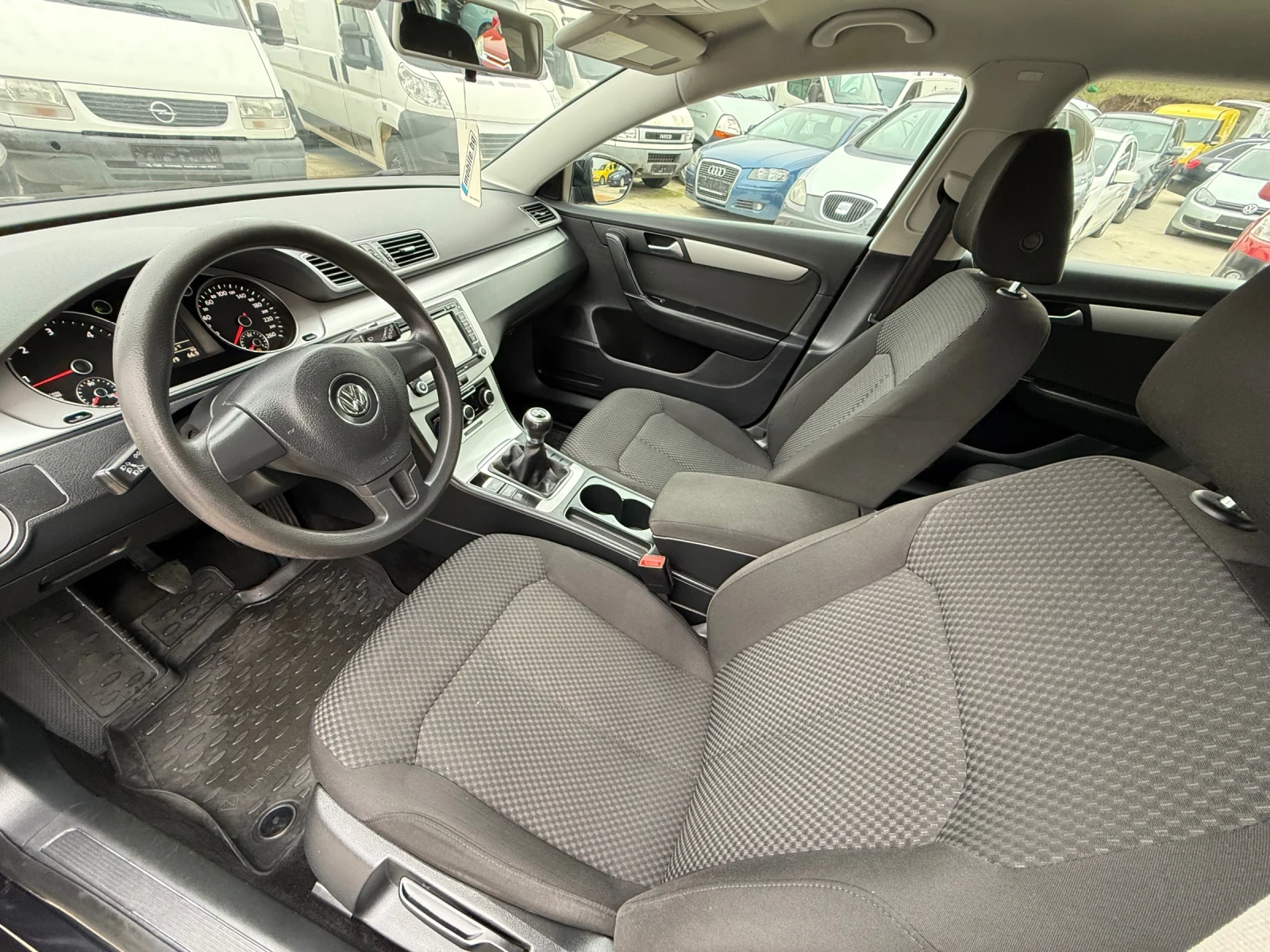 VW Passat 1.6TDI РЕАЛНИ КИЛОМЕТРИ, снимка 9 - Автомобили и джипове - 53725195