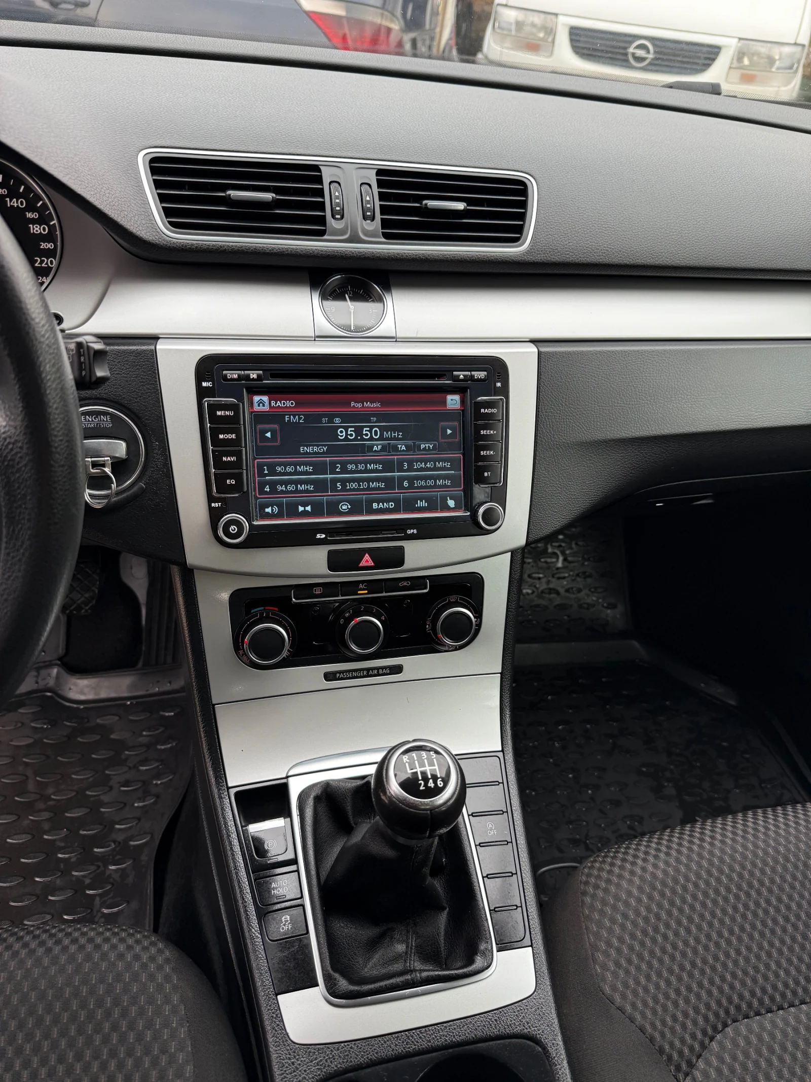 VW Passat 1.6TDI РЕАЛНИ КИЛОМЕТРИ, снимка 11 - Автомобили и джипове - 53725195