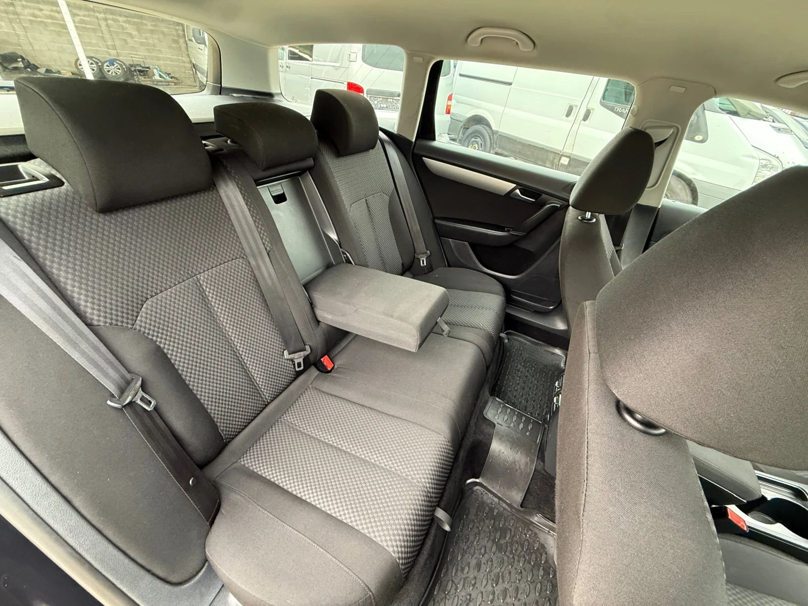 VW Passat 1.6TDI РЕАЛНИ КИЛОМЕТРИ, снимка 13 - Автомобили и джипове - 53725195