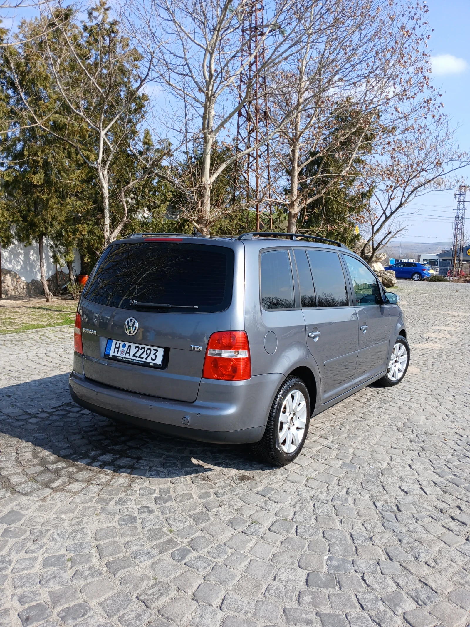 VW Touran, снимка 4 - Автомобили и джипове - 53738207