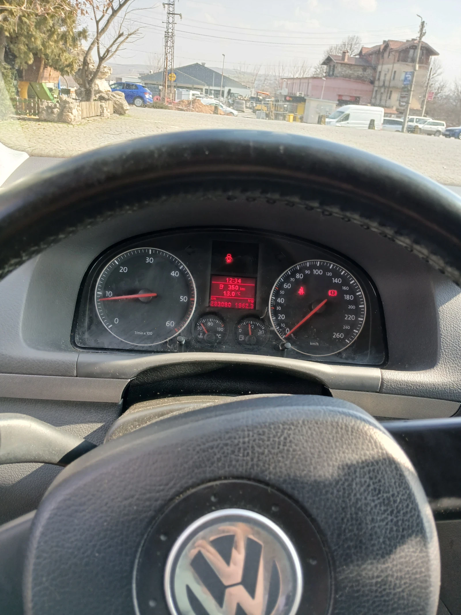 VW Touran, снимка 8 - Автомобили и джипове - 53738207