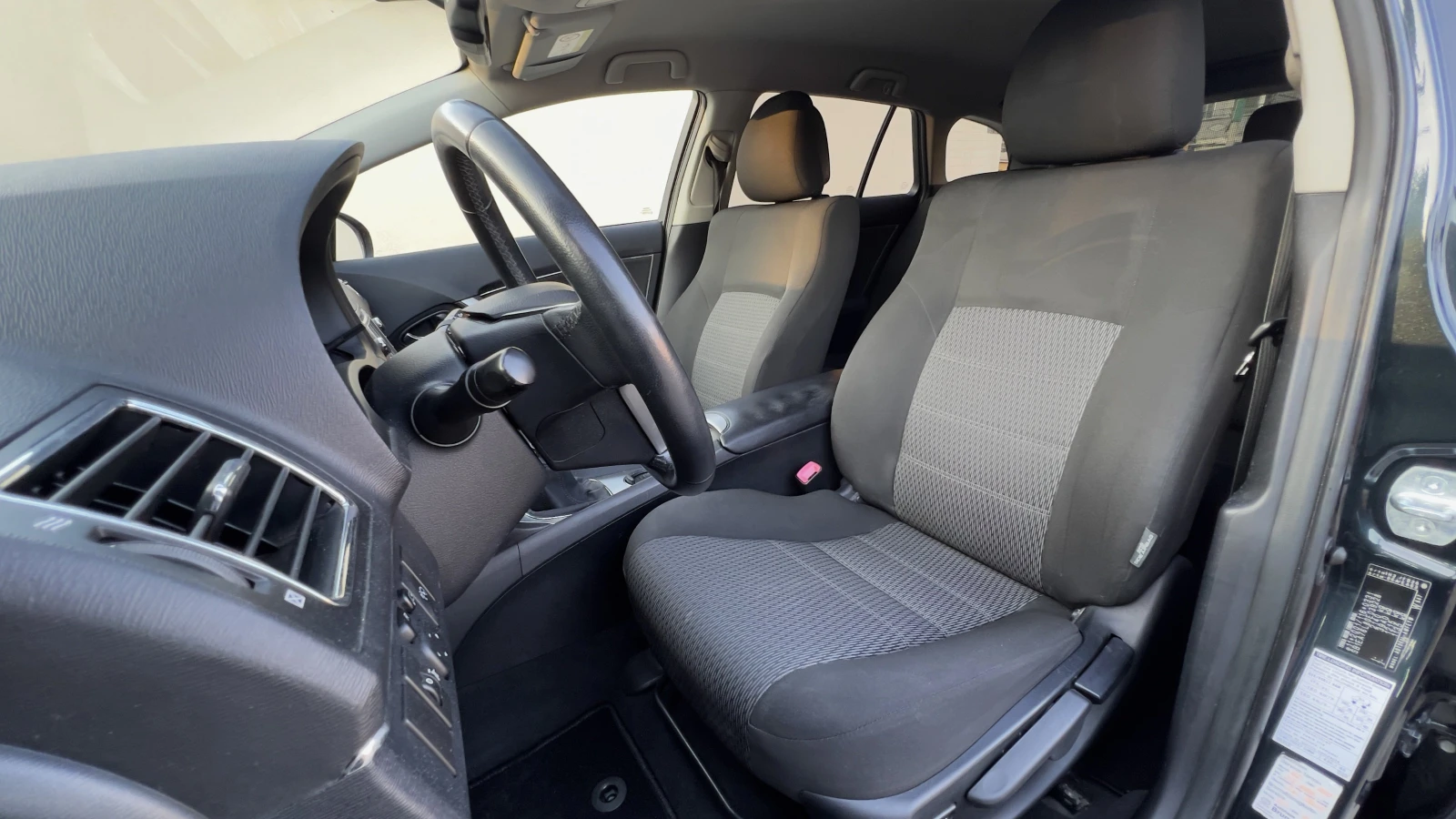 Toyota Avensis 2.2 D-4D , снимка 6 - Автомобили и джипове - 53966508