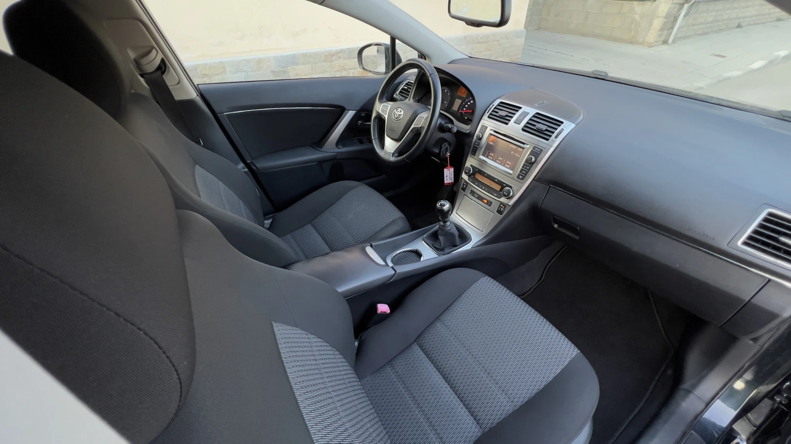 Toyota Avensis 2.2 D-4D , снимка 10 - Автомобили и джипове - 53966508