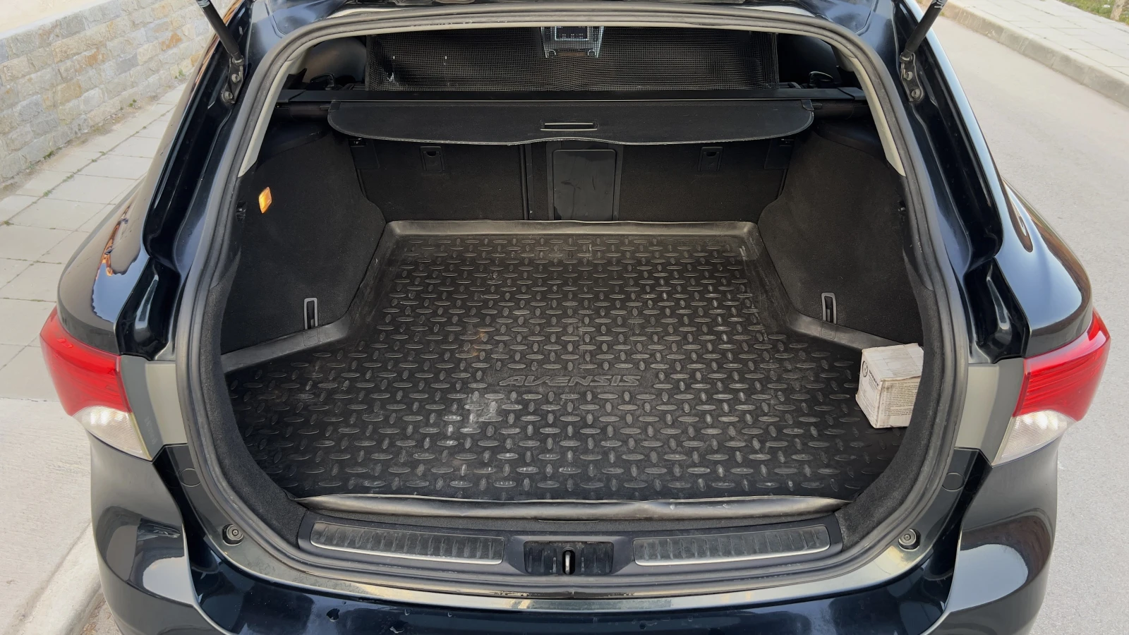 Toyota Avensis 2.2 D-4D , снимка 16 - Автомобили и джипове - 53966508