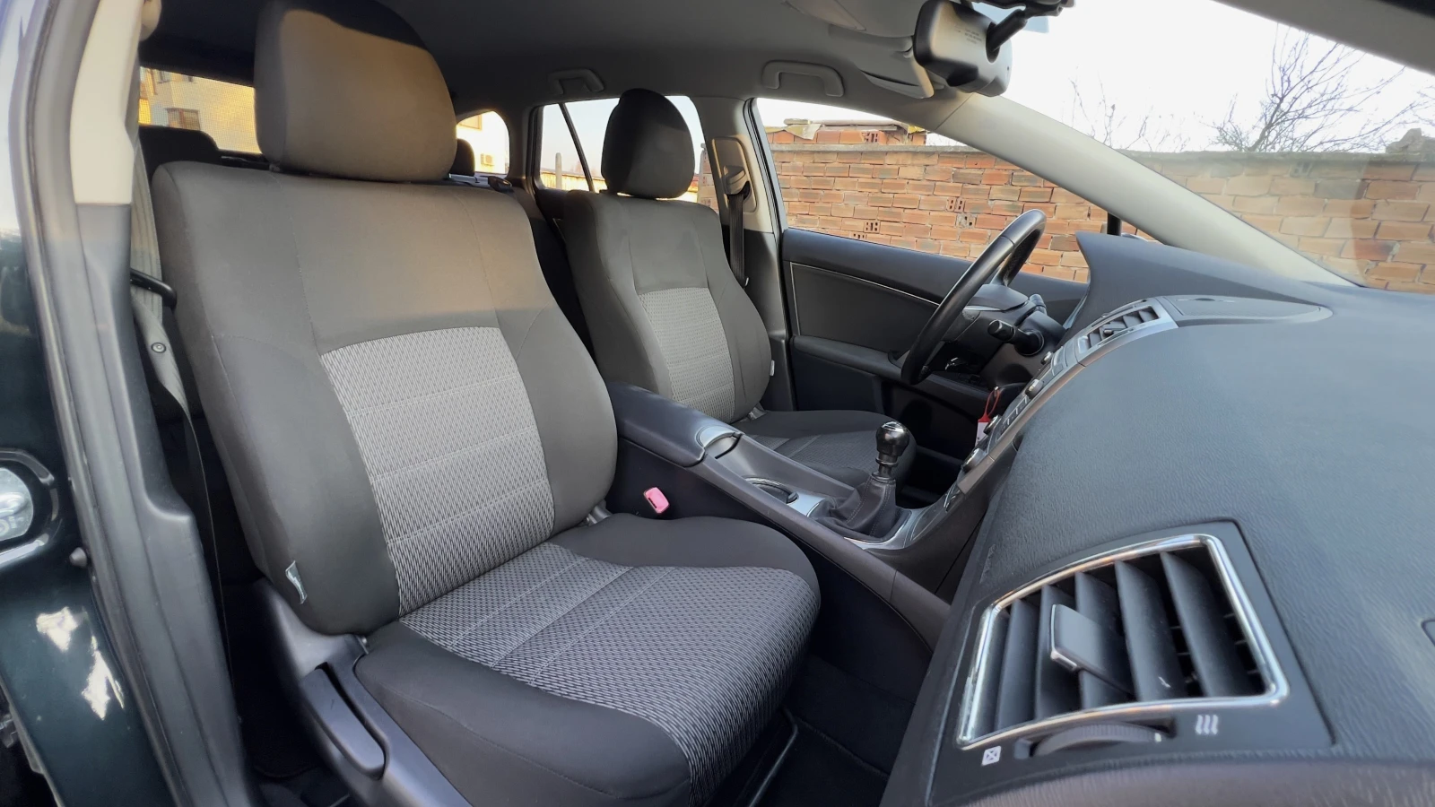 Toyota Avensis 2.2 D-4D , снимка 9 - Автомобили и джипове - 53966508