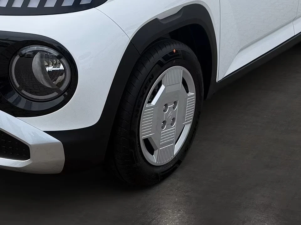 Hyundai Inster 42kWh DISTRONIC LED NAVI Heat Pump Keyless, снимка 6 - Автомобили и джипове - 54165925