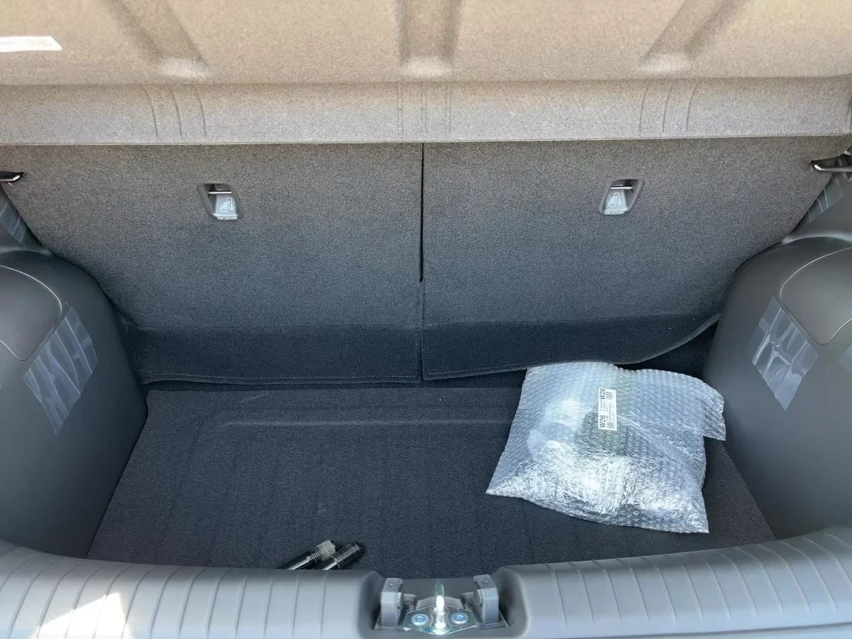 Hyundai Inster 42kWh DISTRONIC LED NAVI Heat Pump Keyless, снимка 12 - Автомобили и джипове - 54165925