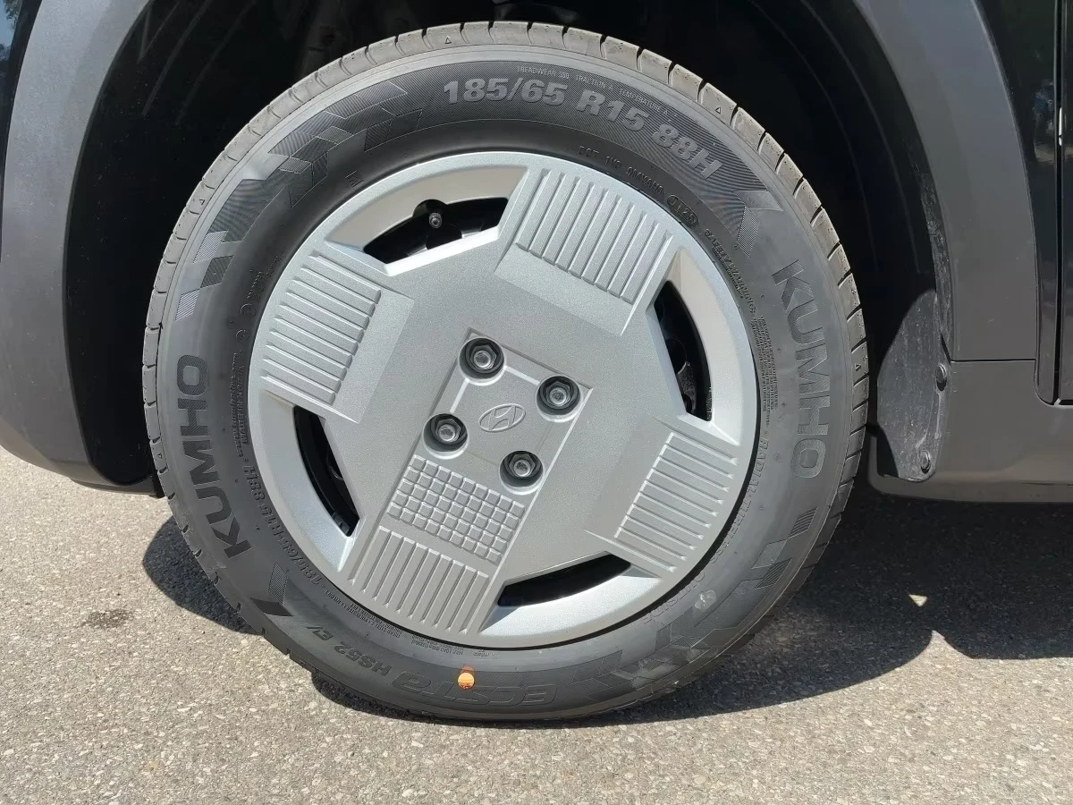 Hyundai Inster 42kWh DISTRONIC LED NAVI Heat Pump Keyless, снимка 13 - Автомобили и джипове - 54165925