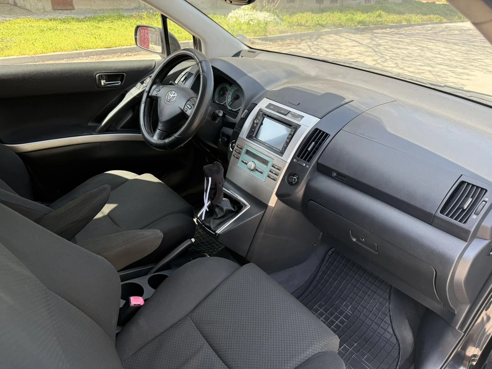 Toyota Corolla verso 2.2 D4D 136, снимка 7 - Автомобили и джипове - 54228212