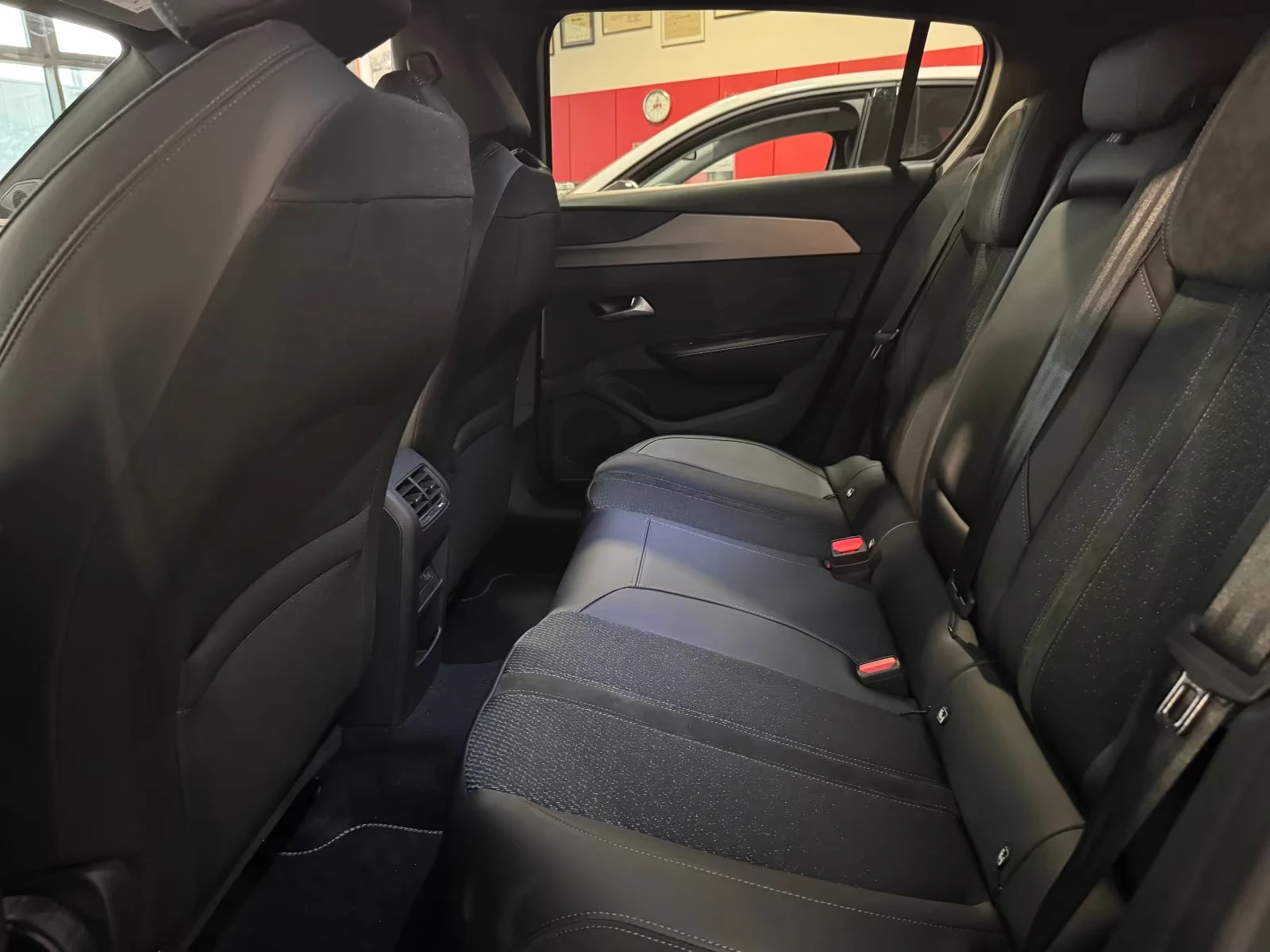 Peugeot 308 e-GT-LINE/156HP/CAM/DIGI/KLESS/H.PUMP/316q, снимка 5 - Автомобили и джипове - 54593606