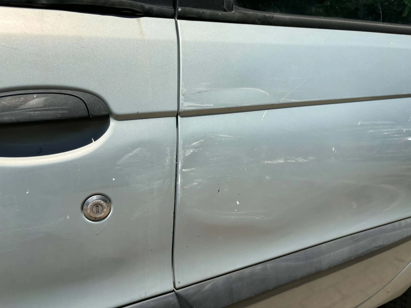Renault Scenic 1.6 Без газ, снимка 11 - Автомобили и джипове - 55119349