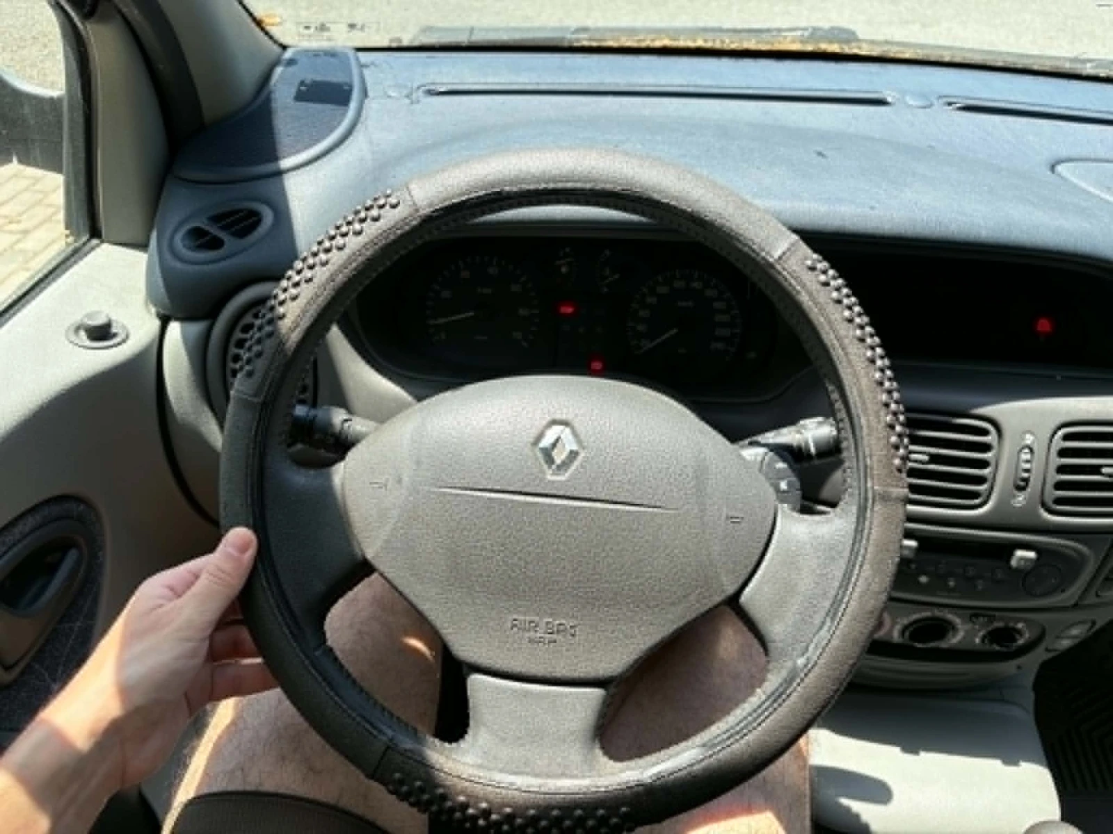 Renault Scenic 1.6 Без газ, снимка 10 - Автомобили и джипове - 55119349