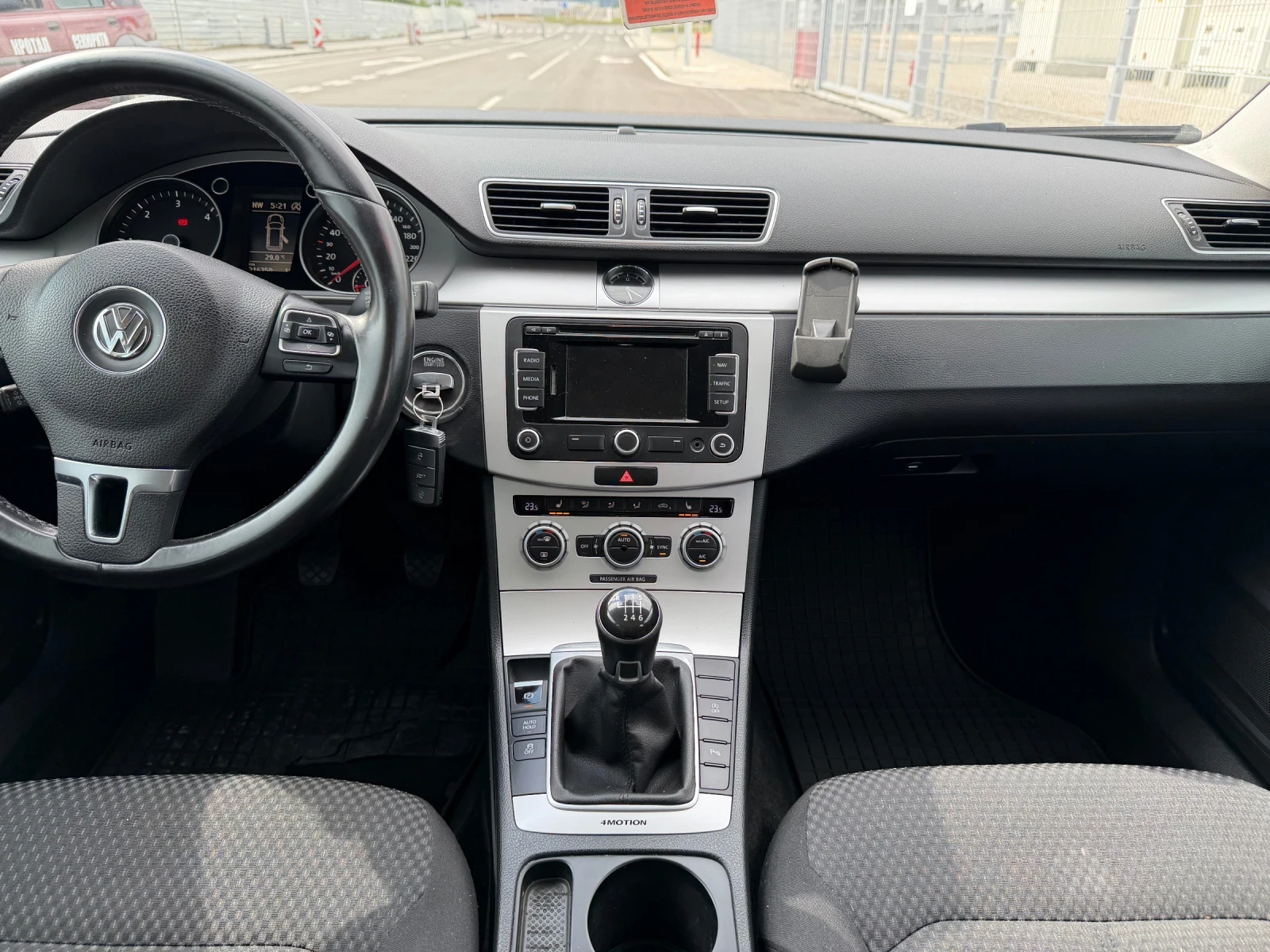 VW Passat 2, 0TDI 140k.c.4MOTION 2015г КЛИМАТРОНИК ВНОС, снимка 11 - Автомобили и джипове - 55165619