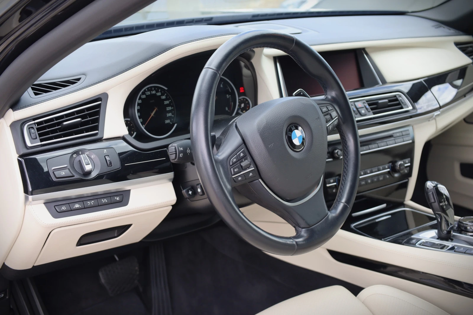BMW 740 xDrive, снимка 8 - Автомобили и джипове - 55256864