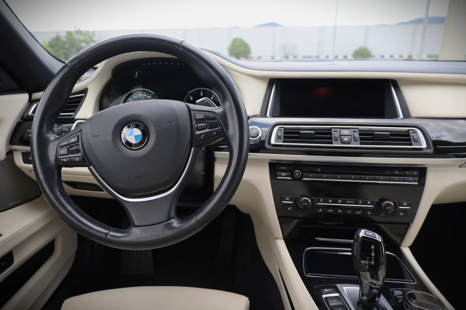 BMW 740 xDrive, снимка 10 - Автомобили и джипове - 55256864