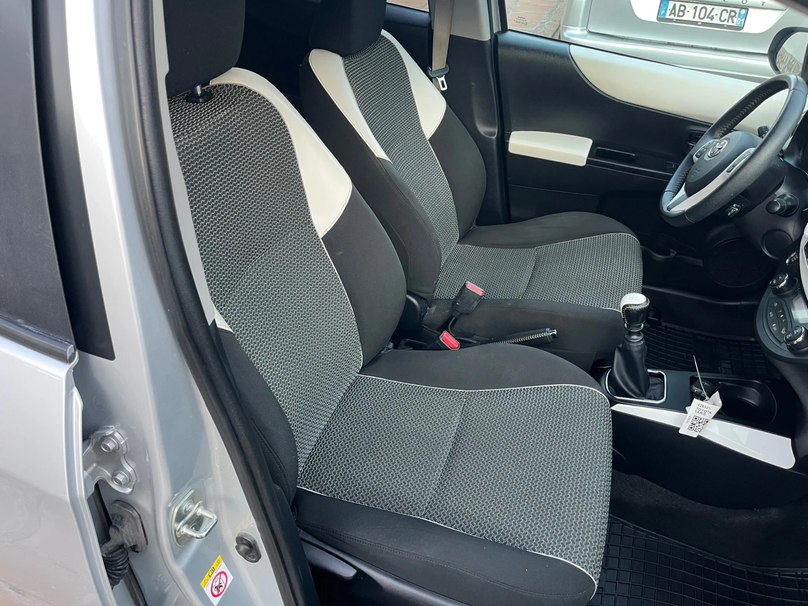 Toyota Yaris 1.33-keYless-Camera-6 скорости, снимка 13 - Автомобили и джипове - 55551699