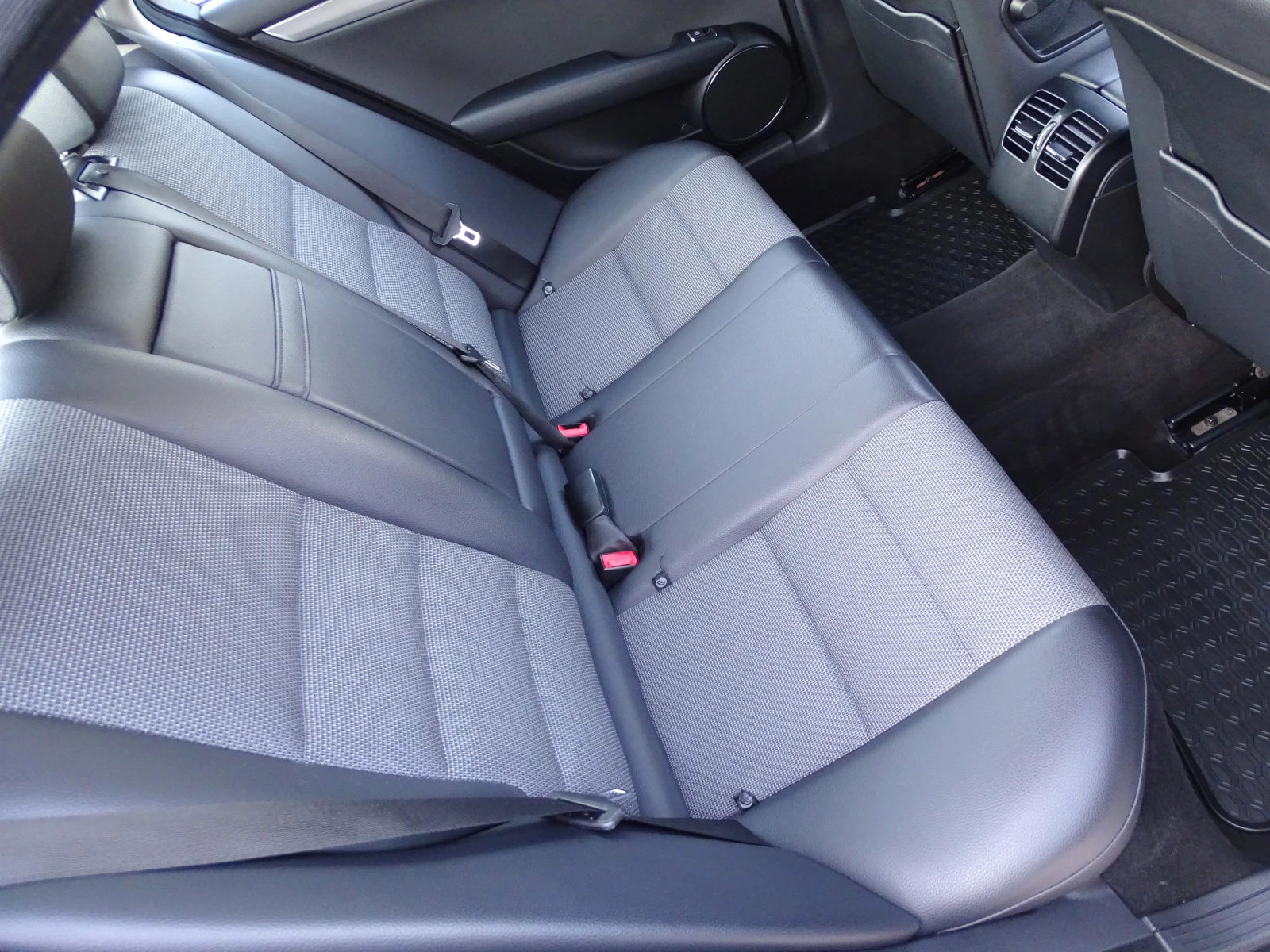Mercedes-Benz C 220 2.2-CDI-170к.с-_АВТОМАТИК_* , снимка 14 - Автомобили и джипове - 56041713