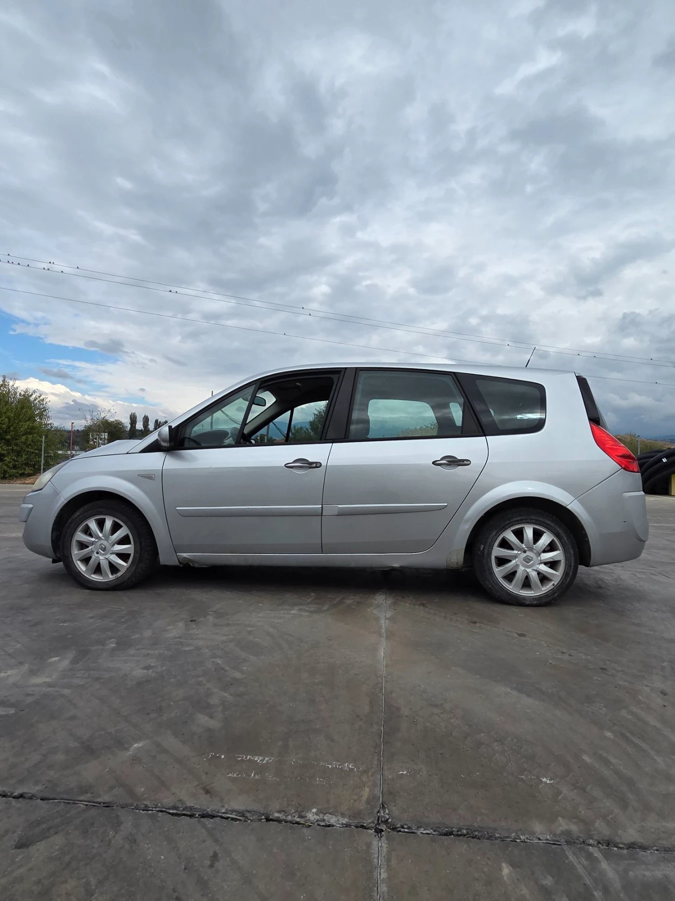 Renault Scenic 6 + 1, снимка 8 - Автомобили и джипове - 56303787