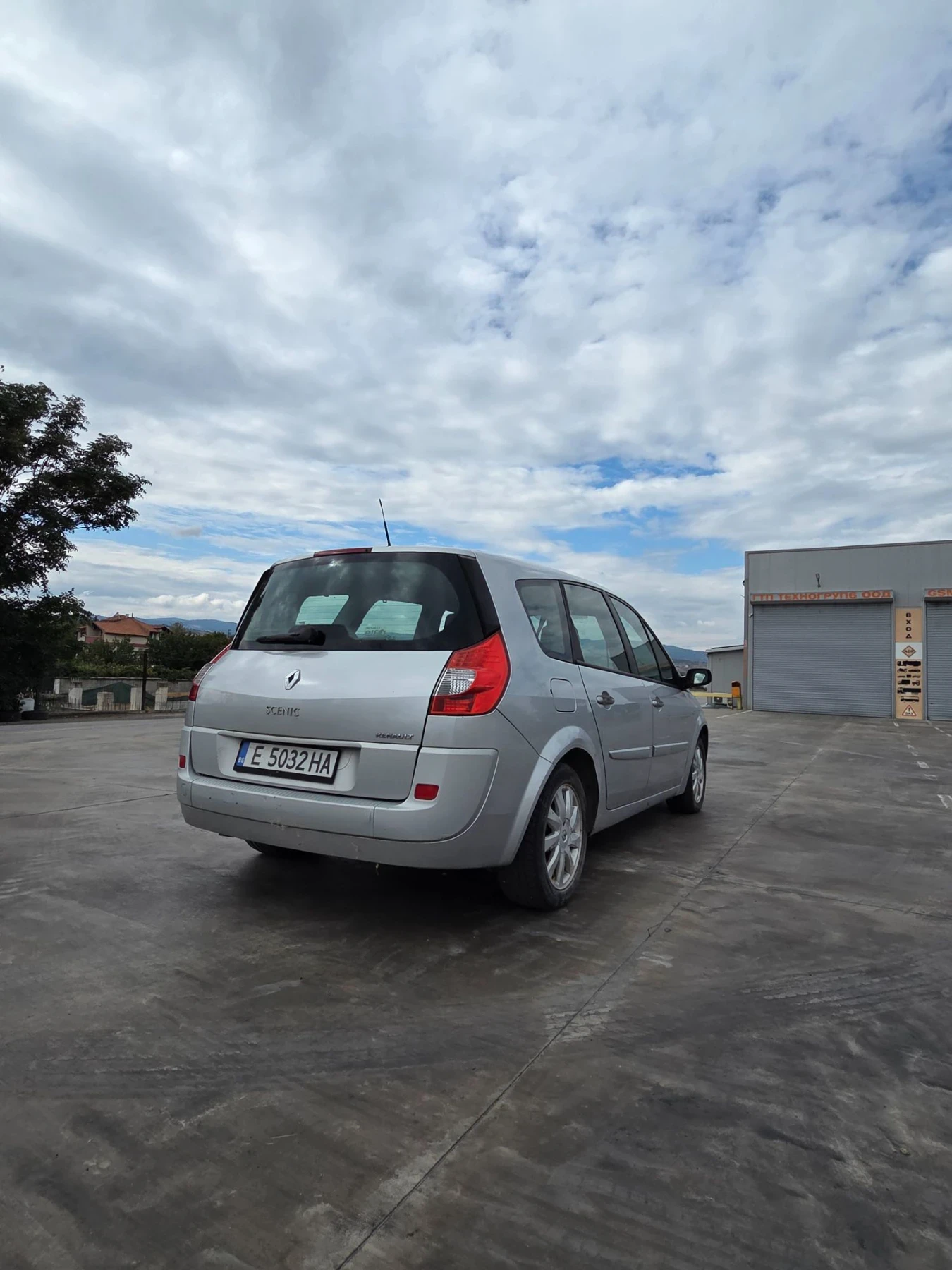 Renault Scenic 6 + 1, снимка 3 - Автомобили и джипове - 56303787
