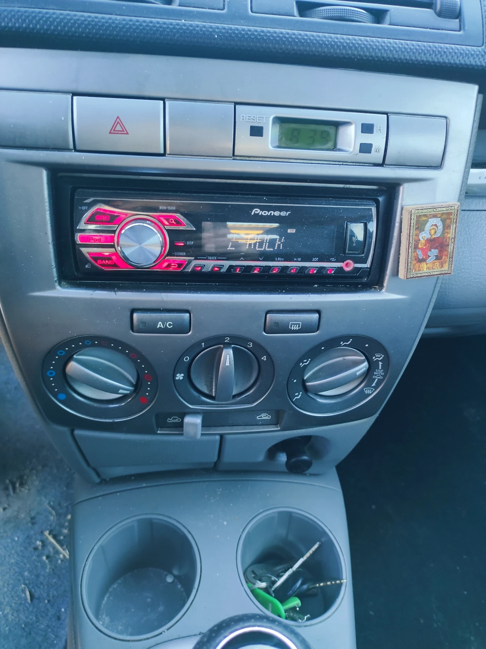 Mazda 2 16V, снимка 8 - Автомобили и джипове - 56397083