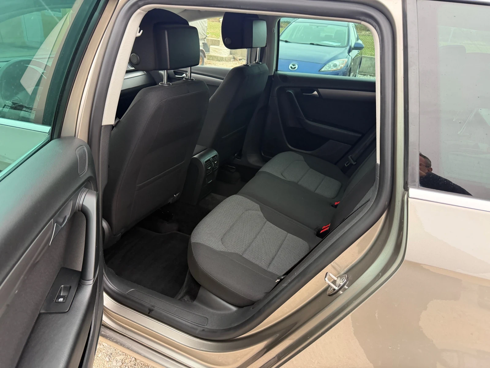 VW Passat 1.6/105кс EVRO5b 222000км Сервизни, снимка 10 - Автомобили и джипове - 56708260