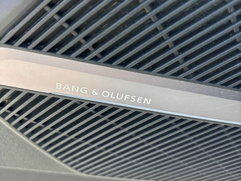 Audi Q5 Technik* S-line* 4x4* 360 камери* подгрев* Обдух* , снимка 8 - Автомобили и джипове - 52317688