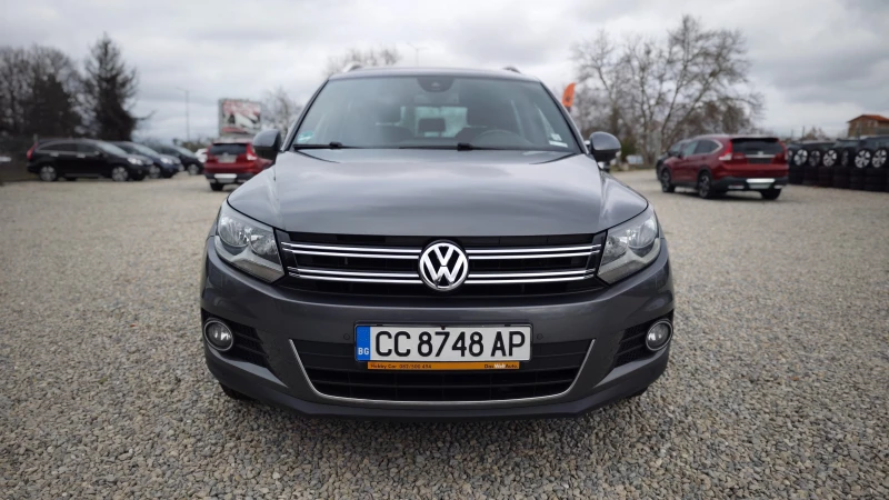 VW Tiguan ВСИЧКО ПЛАТЕНО/НАПЪЛНО ОБСЛУЖЕН/ВТОРИ ДЖАНТИ/ГУМИ, снимка 4 - Автомобили и джипове - 52627187