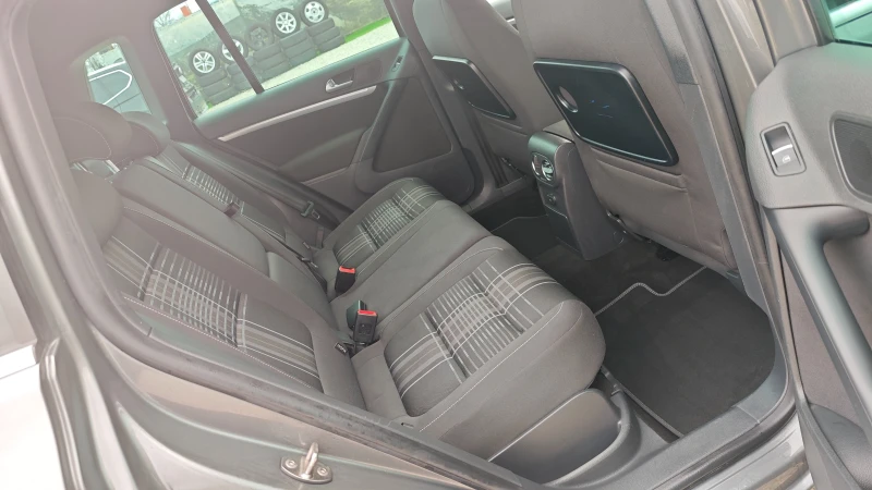 VW Tiguan ВСИЧКО ПЛАТЕНО/НАПЪЛНО ОБСЛУЖЕН/ВТОРИ ДЖАНТИ/ГУМИ, снимка 14 - Автомобили и джипове - 52627187