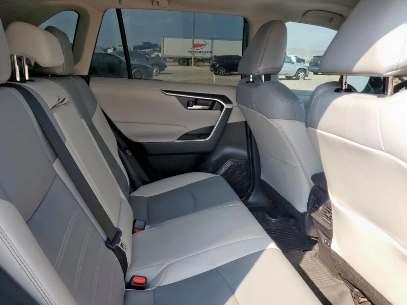 Toyota Rav4 2.5l Xle Premium, снимка 10 - Автомобили и джипове - 53392393
