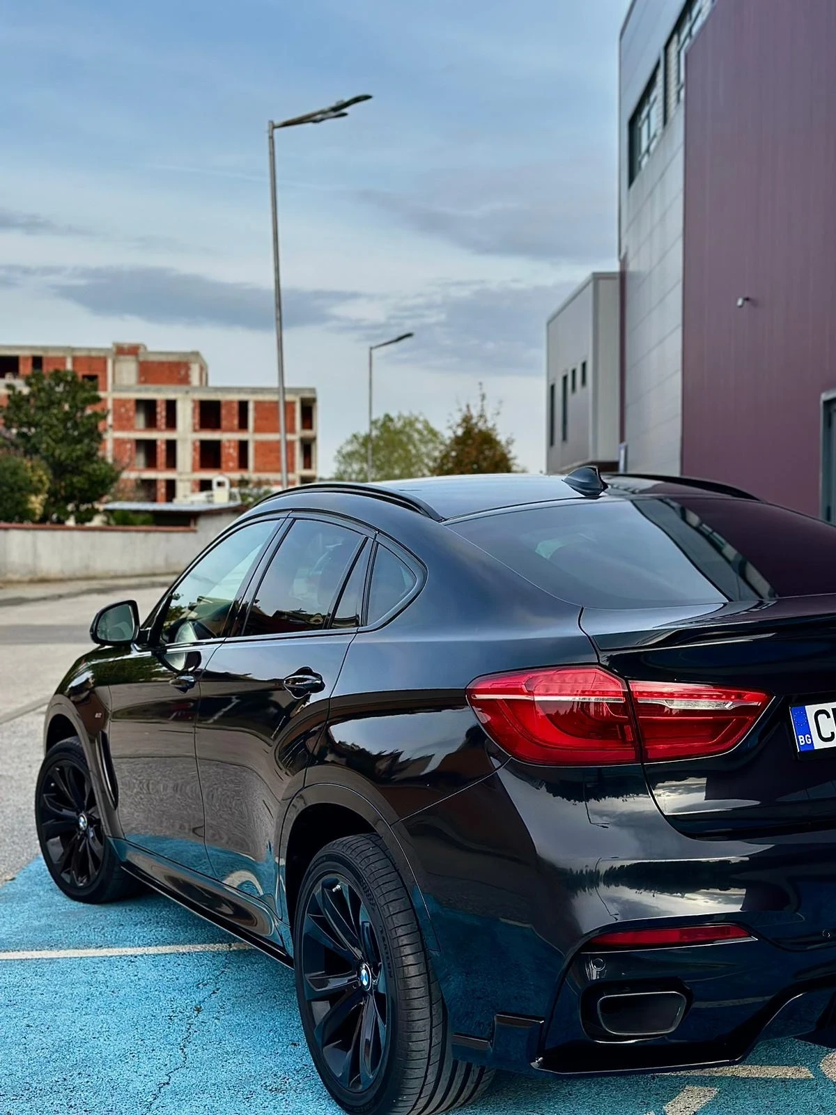 BMW X6 M50D OBSLUJEN. - изображение 6