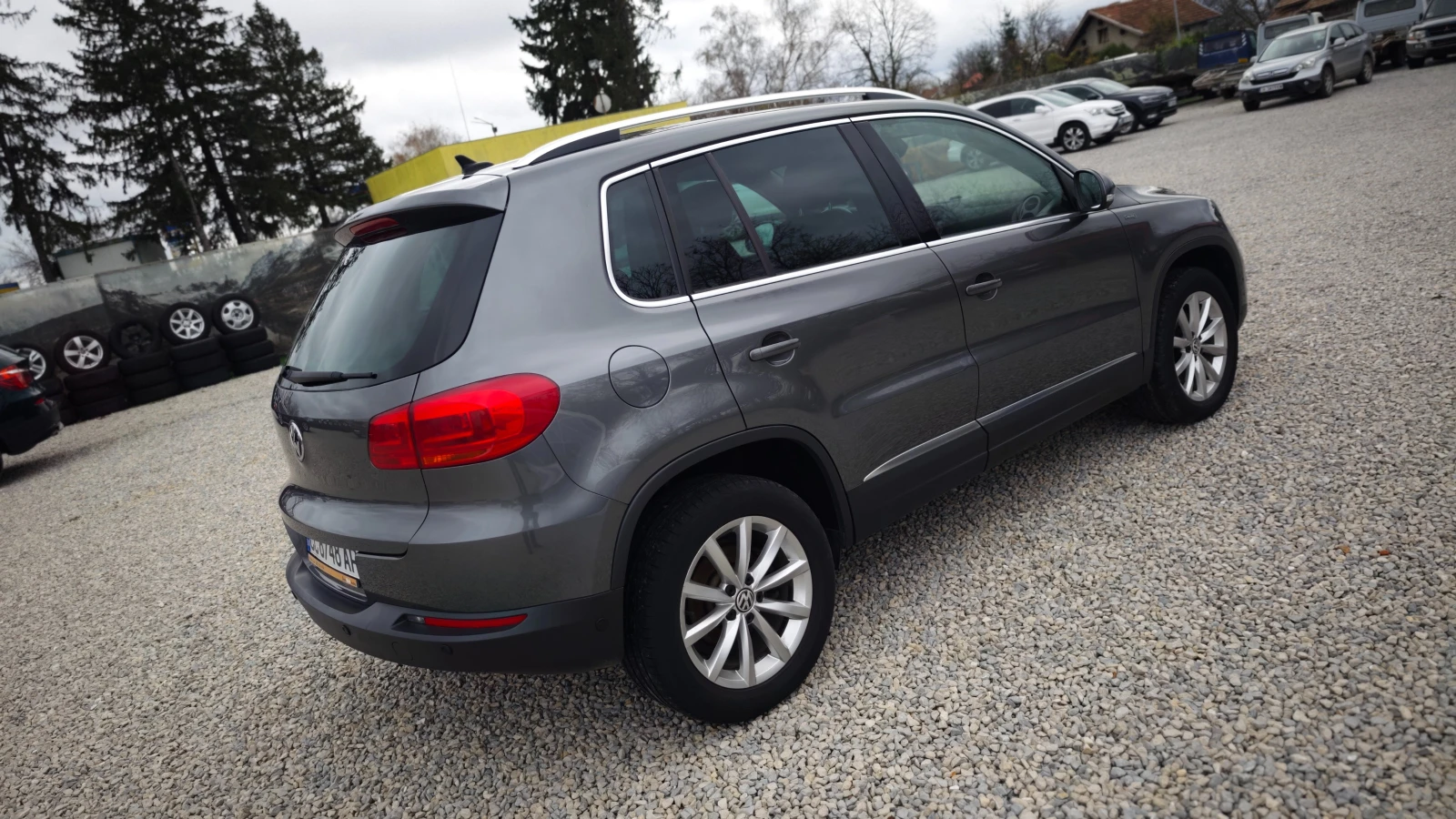 VW Tiguan ВСИЧКО ПЛАТЕНО/НАПЪЛНО ОБСЛУЖЕН/ВТОРИ ДЖАНТИ/ГУМИ - изображение 9