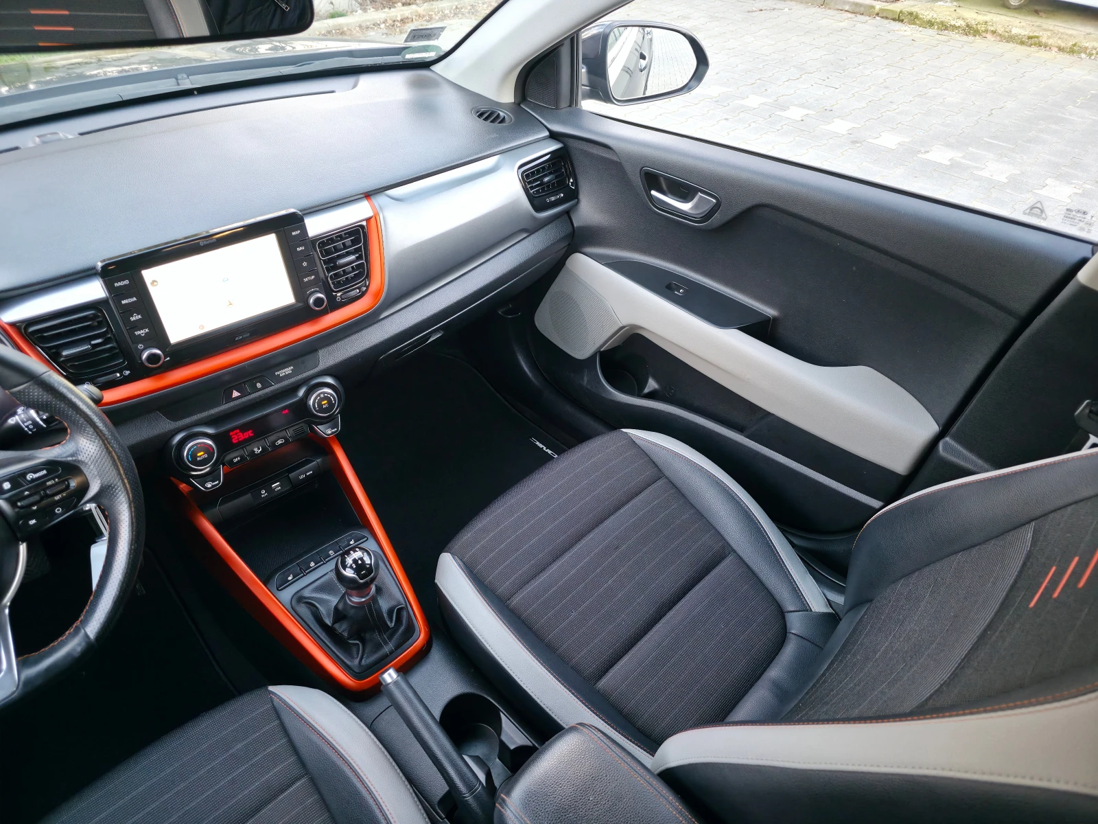 Kia Stonic 1.25i 16v EURO6b | Mobile.bg � ����������� 14