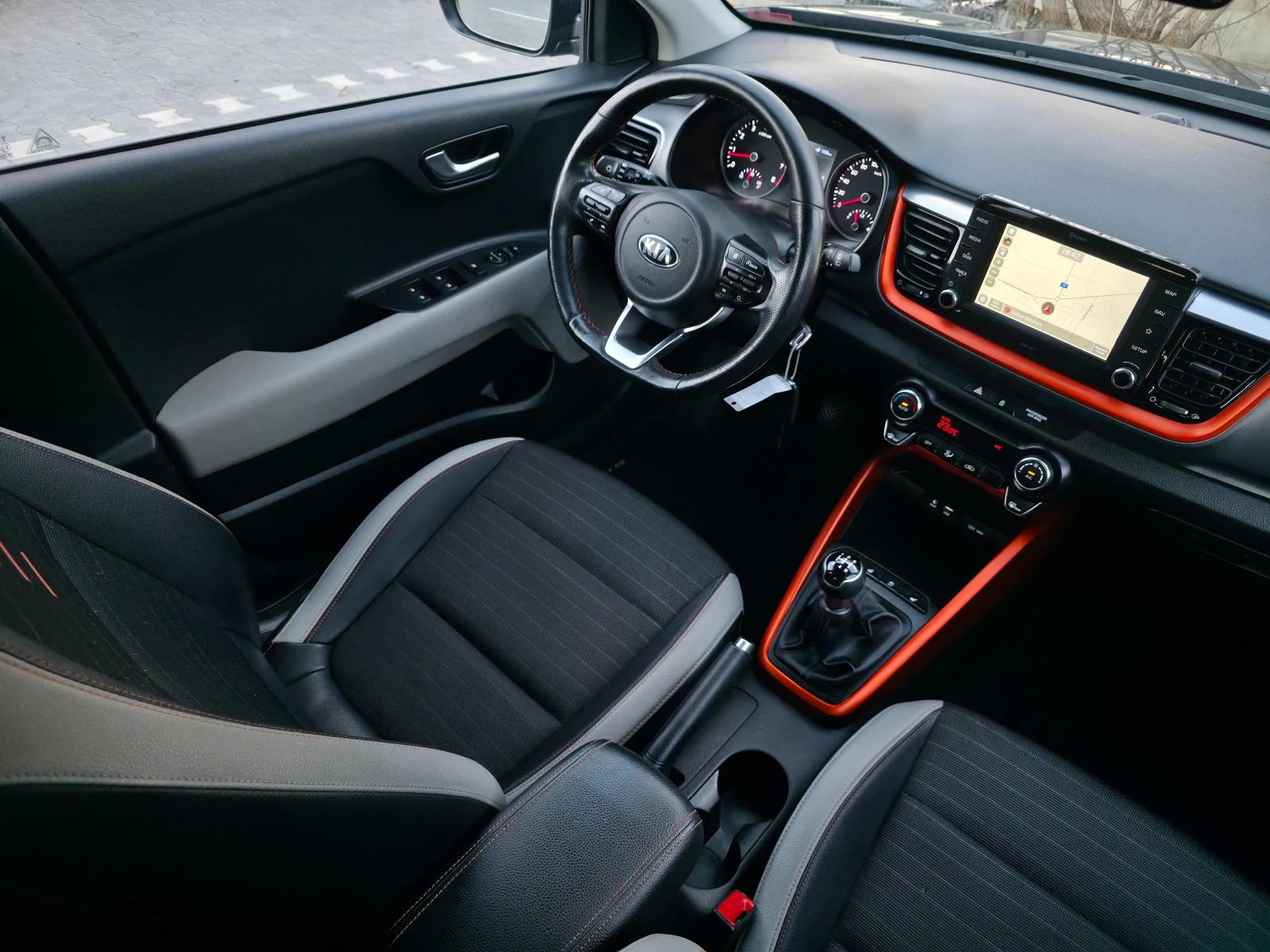 Kia Stonic 1.25i 16v EURO6b | Mobile.bg � ����������� 13