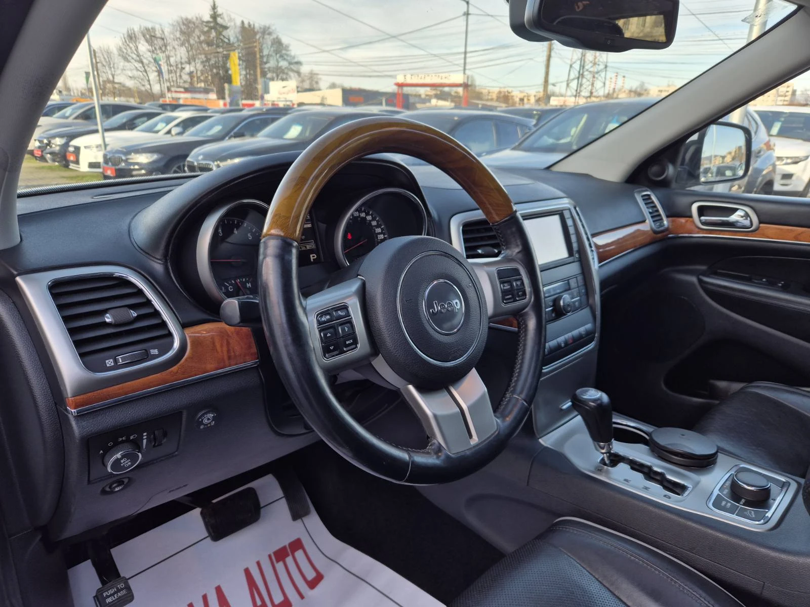 Jeep Grand cherokee 3.6i-286кс-235.000км-РЕАЛНИ-OVERLAND, снимка 8 - Автомобили и джипове - 53787236