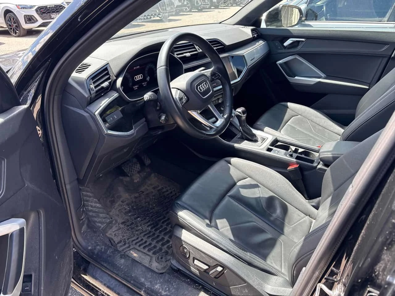 Audi Q3 * 45 TFSI quattro * CARFAX * ЦЕНА ДО БГ, снимка 6 - Автомобили и джипове - 54727723