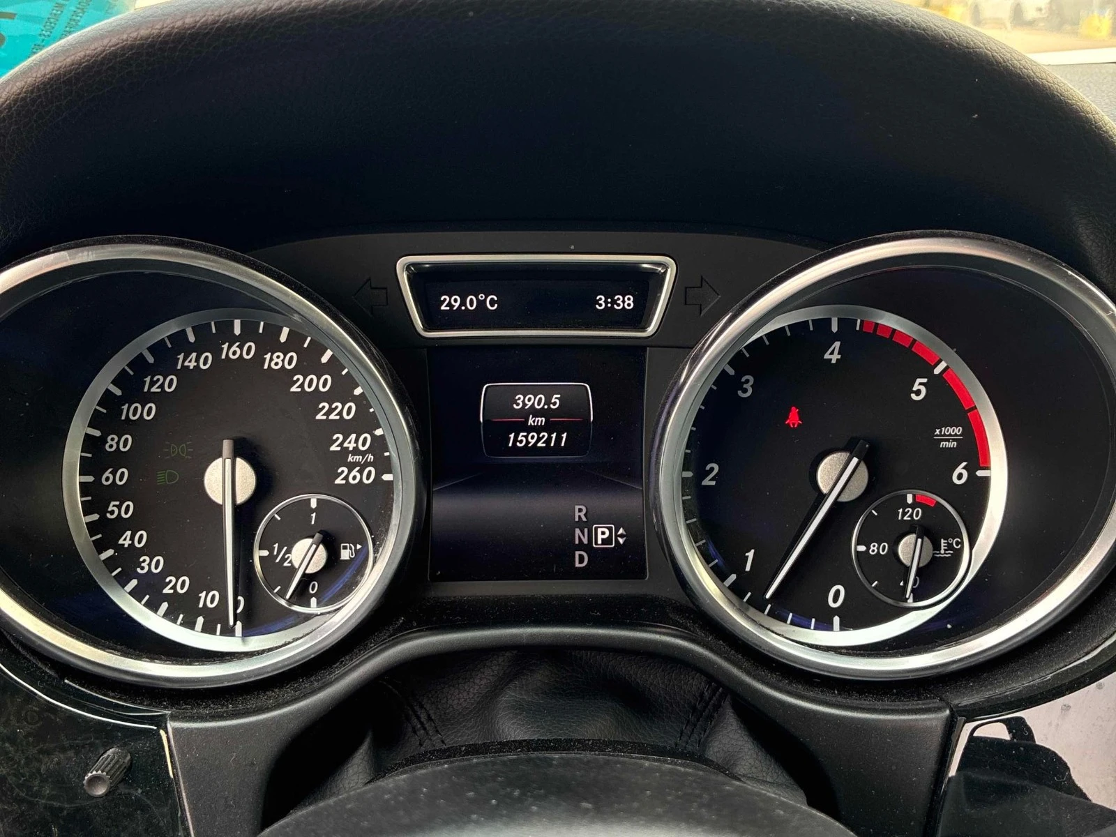 Mercedes-Benz ML 350 BLUETEC* AMG* ПОДГРЕВ* PANO* KEYLESS, снимка 9 - Автомобили и джипове - 55441727