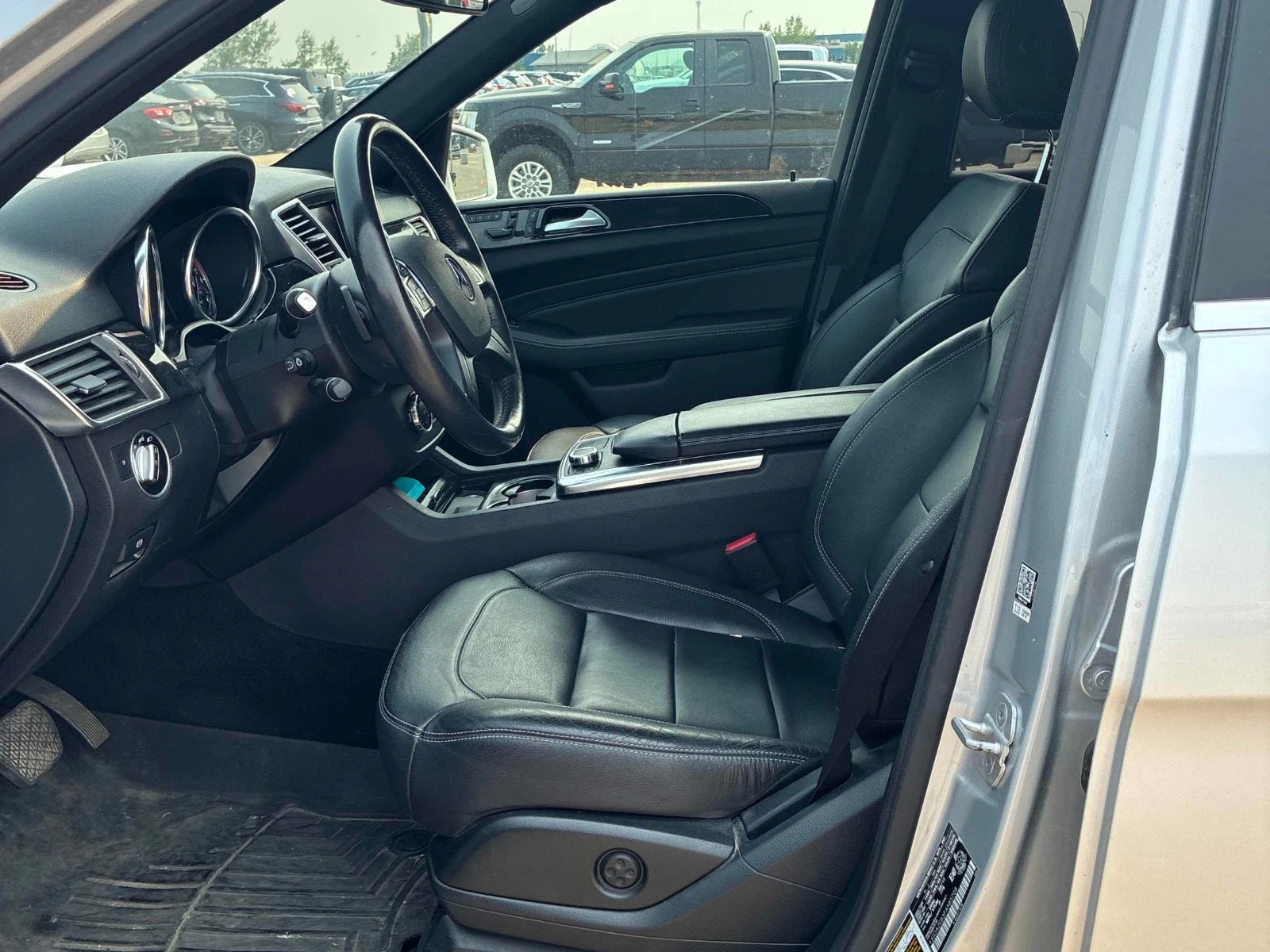 Mercedes-Benz ML 350 BLUETEC* AMG* ПОДГРЕВ* PANO* KEYLESS, снимка 11 - Автомобили и джипове - 55441727