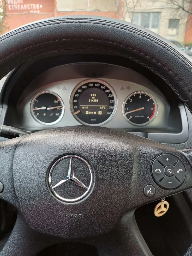 Mercedes-Benz C 320, снимка 12 - Автомобили и джипове - 48695170