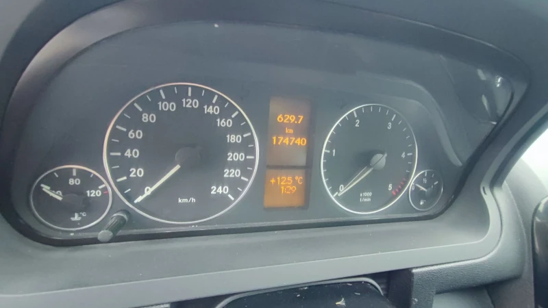 Mercedes-Benz A 180 CDI, снимка 11 - Автомобили и джипове - 52332833